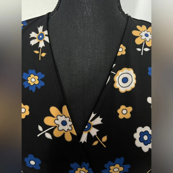 Anne Klein size 6 floral faux wrap dress, office, party, date night - Picture 2 of 11